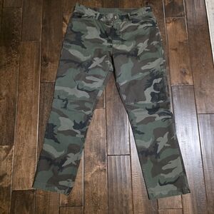 Daniel Cremieux Olive 36X30 Good Condition!